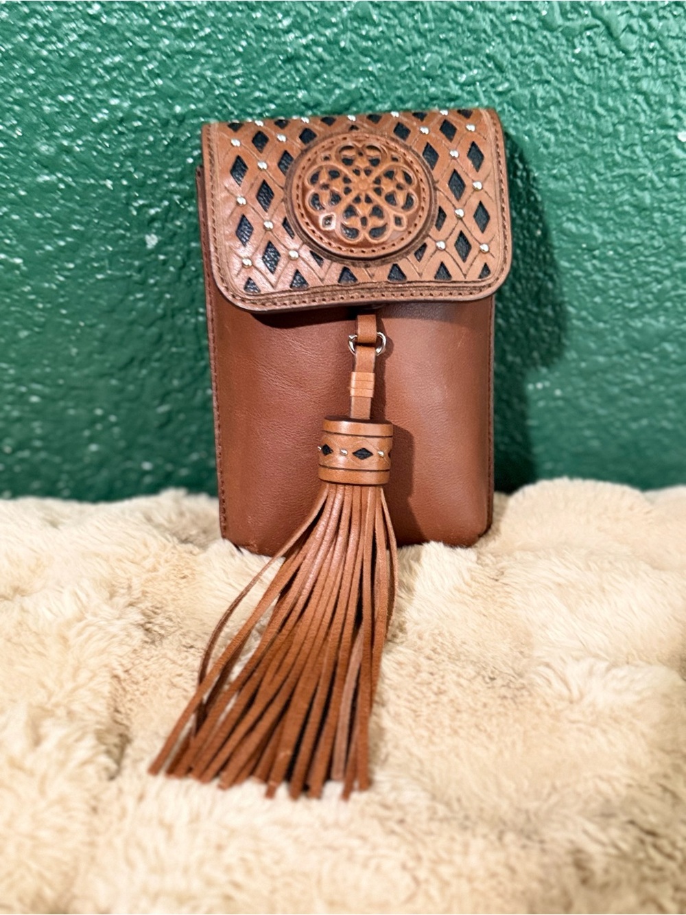 Brighton Ferrara La Belleza Phone Organizer
